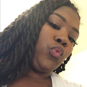 Meet your Posher, Latoya